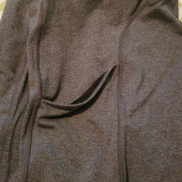 Tight stuff gray capri - Picture 4 of 4